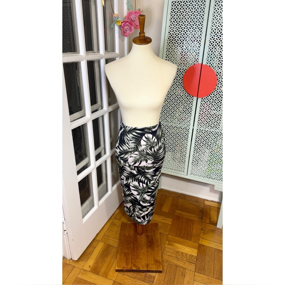 Forever 21 Tropical Palm Leaf Pencil Skirt